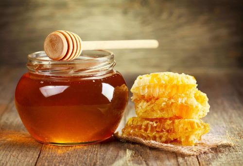 العسل للبشرة الدهنية.. 7 طرق بسيطة