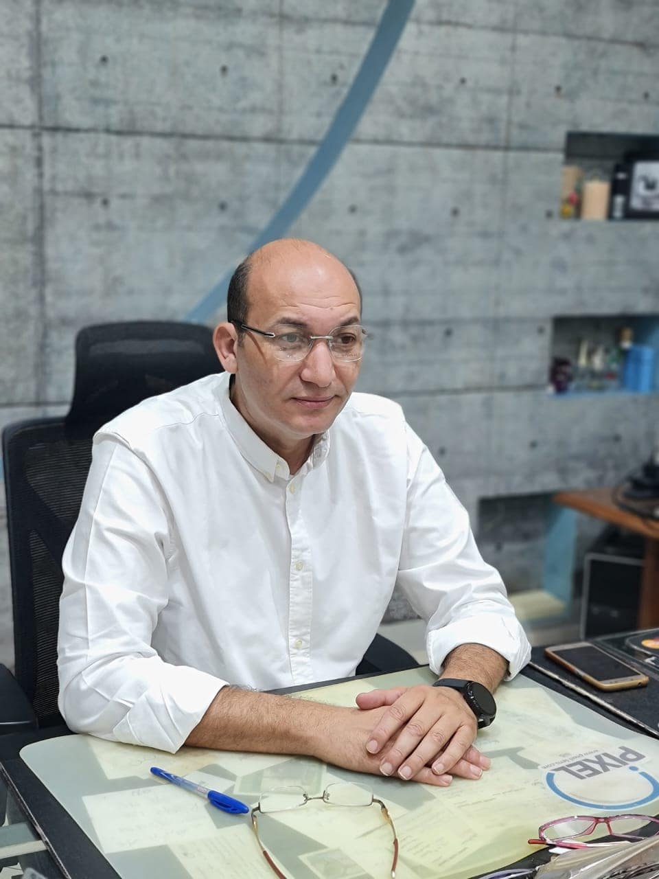 قبل شراء نظارة جديدة.. نصائح خبير البصريات وليد أمين